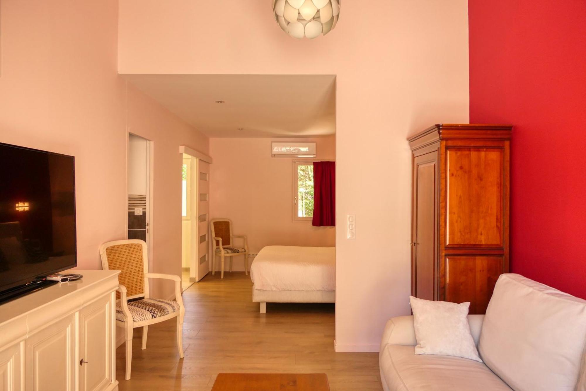 Murs  Le Hameau Fleur De Pierres , Chambre , Gite Et Table D'Hotes מראה חיצוני תמונה