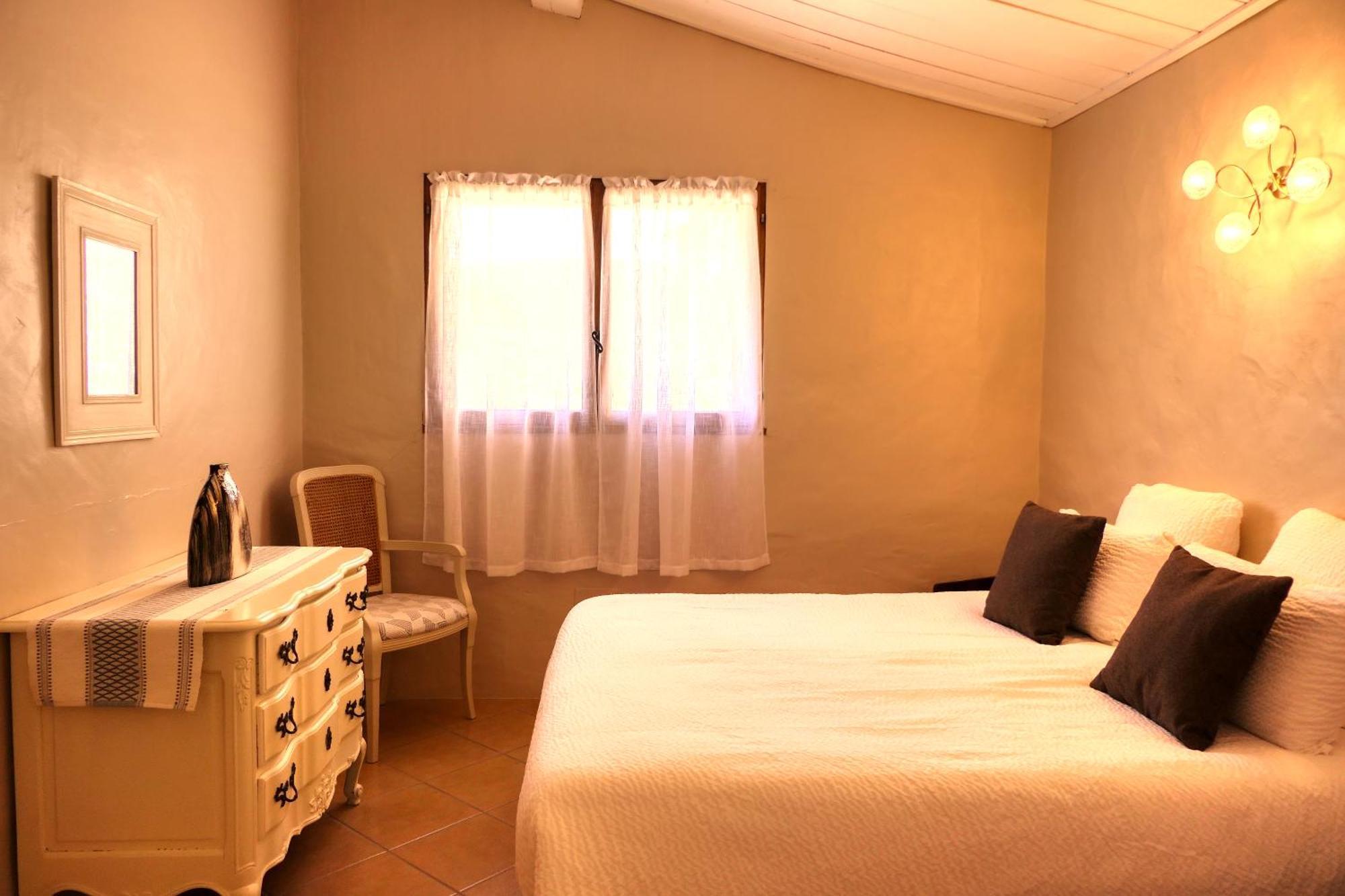 Murs  Le Hameau Fleur De Pierres , Chambre , Gite Et Table D'Hotes מראה חיצוני תמונה