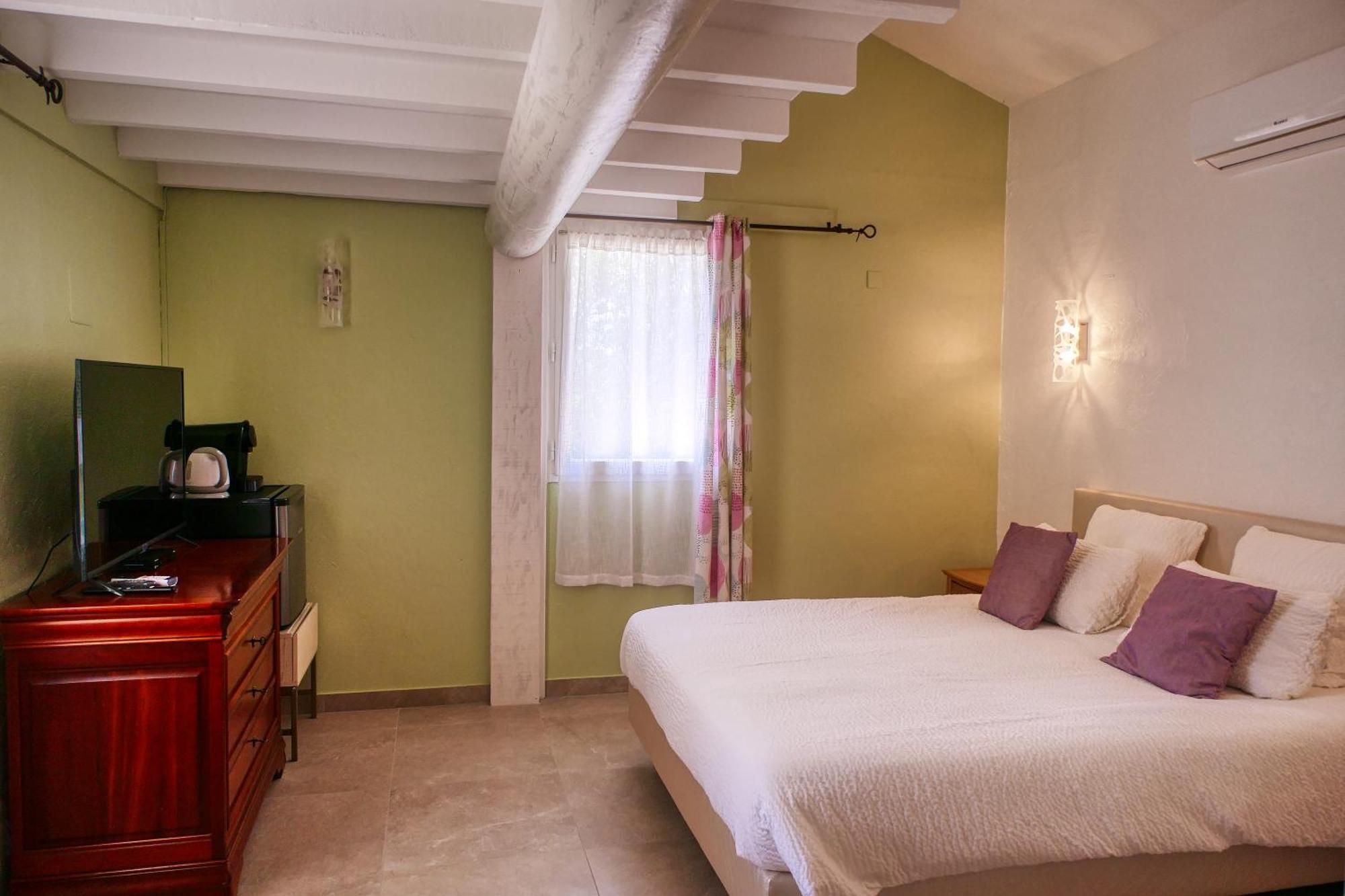 Murs  Le Hameau Fleur De Pierres , Chambre , Gite Et Table D'Hotes מראה חיצוני תמונה